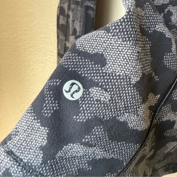 Lululemon Black Camouflage Quarter-Zip up Long Sleeve Pullover Size 4 - Picture 4 of 4